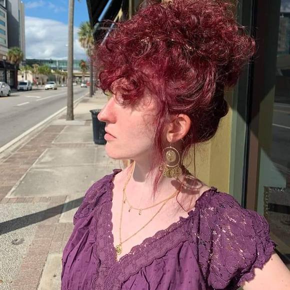 Meet your Posher, Corinne - Picture 1 of 1